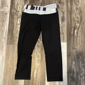 Lululemon Astro Wunder Under Crops. Size 4, GUC